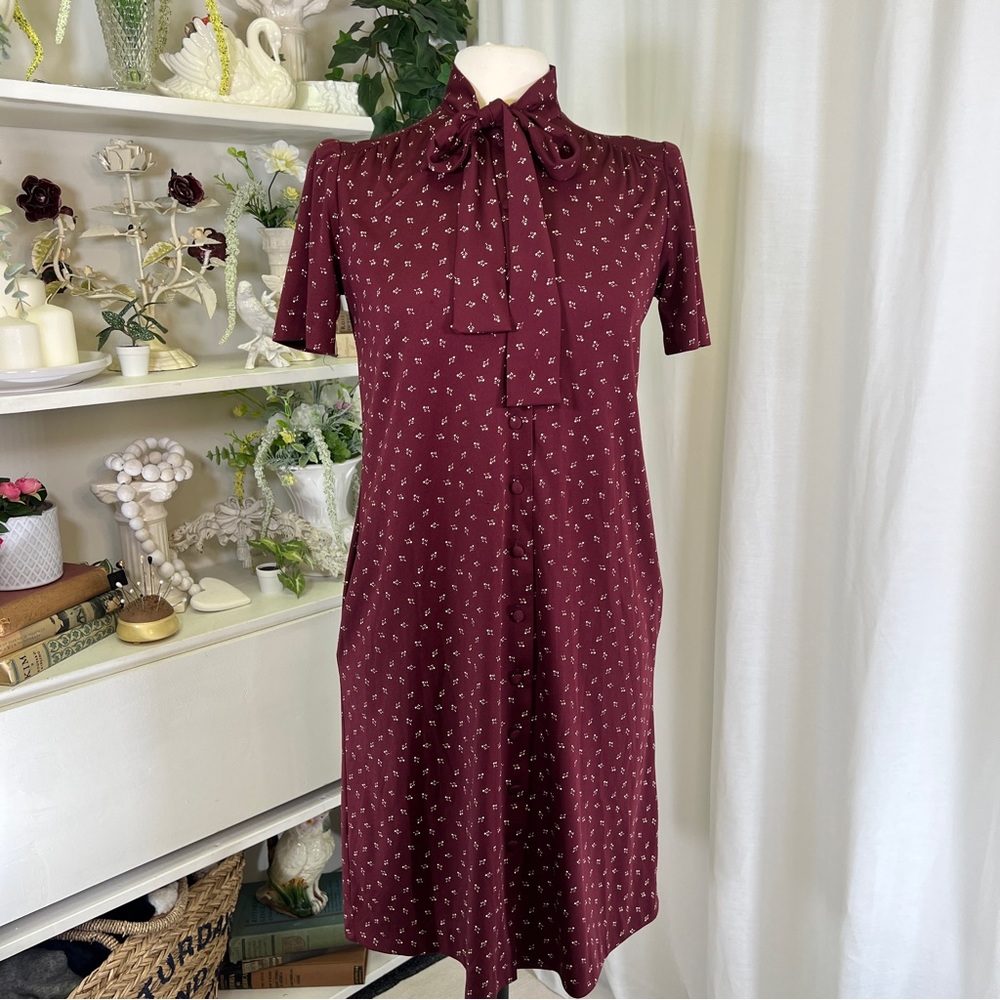 Vintage 70s Maroon Bow Neck Ditzy Floral Button Up adresse